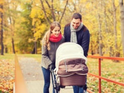 Когда можно гулять с новорожденным ребенком: рекомендации врачей